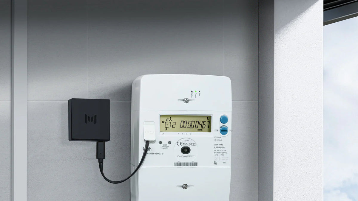 Marstek CT003 Smart Meter neben dem Stromzähler an der Wand montiert